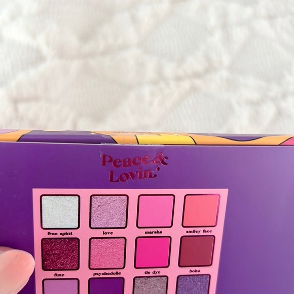 ♥️ Brand New! Urban Outfitters Kara Beauty PEACE & LOVIN' Eye Palette - Picture 11 of 11